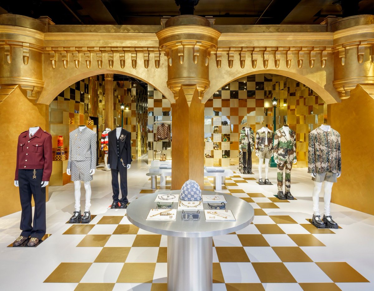 Prestige_Mag's tweet image. Louis Vuitton Plaza Indonesia transforms into a Pharrell-inspired Wonderland

Read more:
prestigeonline.com/id/style/louis…
----
#LouisVuitton #LVERS #LVPlazaIndonesia @LouisVuitton