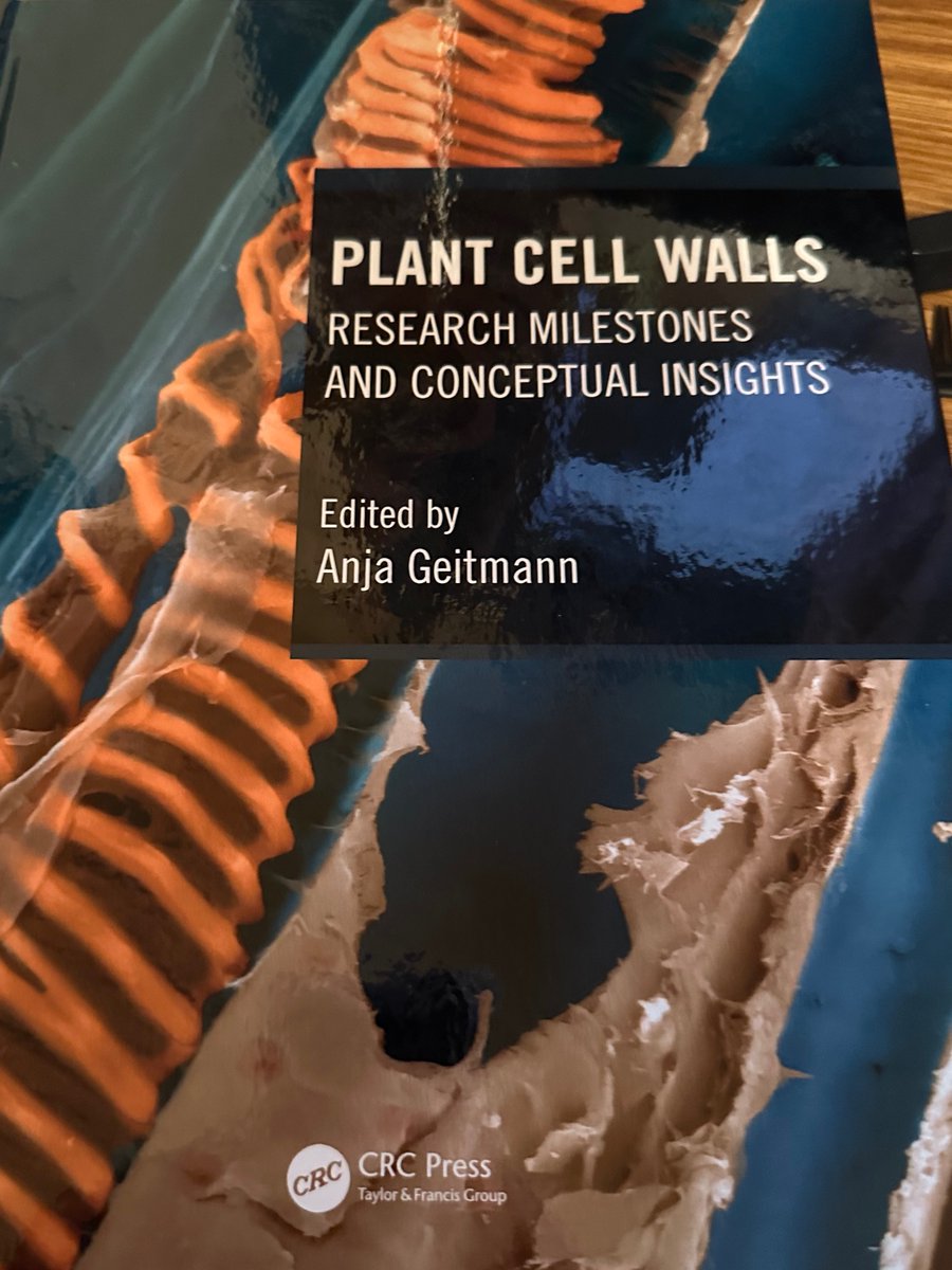 My lovely copy of the First Edition of Plant Cell Walls Research Milestones and Conceptual Insights edited by @GeitmannLab came in the mail yesterday! #CellWall #Cellulose #glycosyltransferases