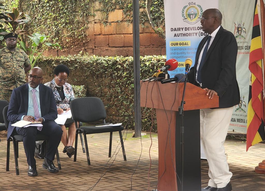 Hon MOSAI @DrRwamiramaBK today launched the Dairy Sector Annual Performance Report for 2022-23 at @UgandaMediaCent highlighting 37 % increase in pdn from 2.81bn to 3.85bn ltrs and forex of $264m from $106m. @SandraMwebaze1 @MAAIF_Uganda
