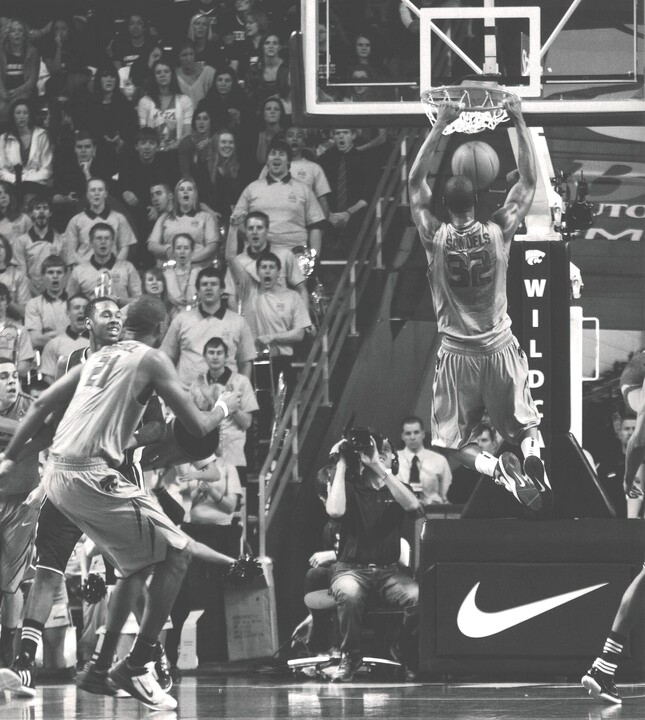 KStateAlumni's tweet image. Dunking into the past like it's 2012 🏀 📣

#TBT to K-State Men's Basketball, photo courtesy of the 2012 @ksuyearbook

#KStateMBB #ThrowBackThursday #KStateSports #KStateAlumni #KState