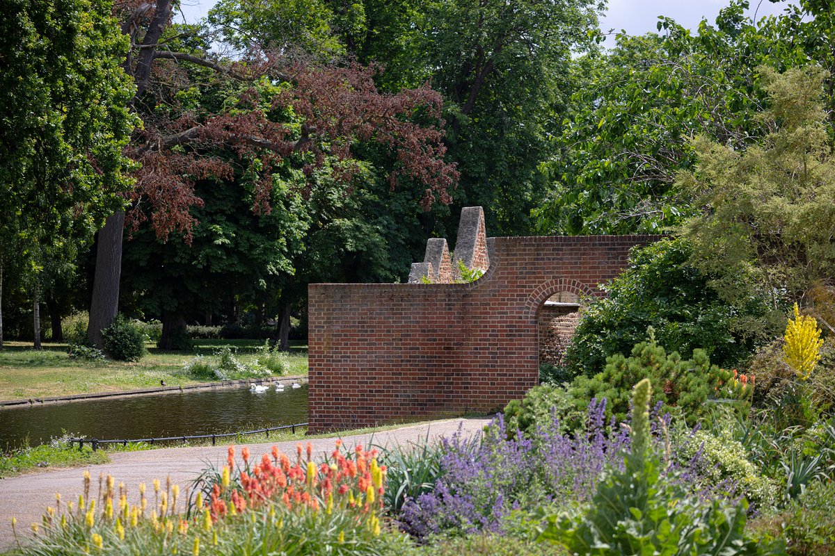 Period rooms, historic charm and spectacular gardens....just some of the things that make Valentines Mansion the perfect venue. Have a look through our on-line Gallery and see for yourself...vrcl.uk/3kugrIo #venuefinder #londonvenue #redbridge #weddings #meetingrooms