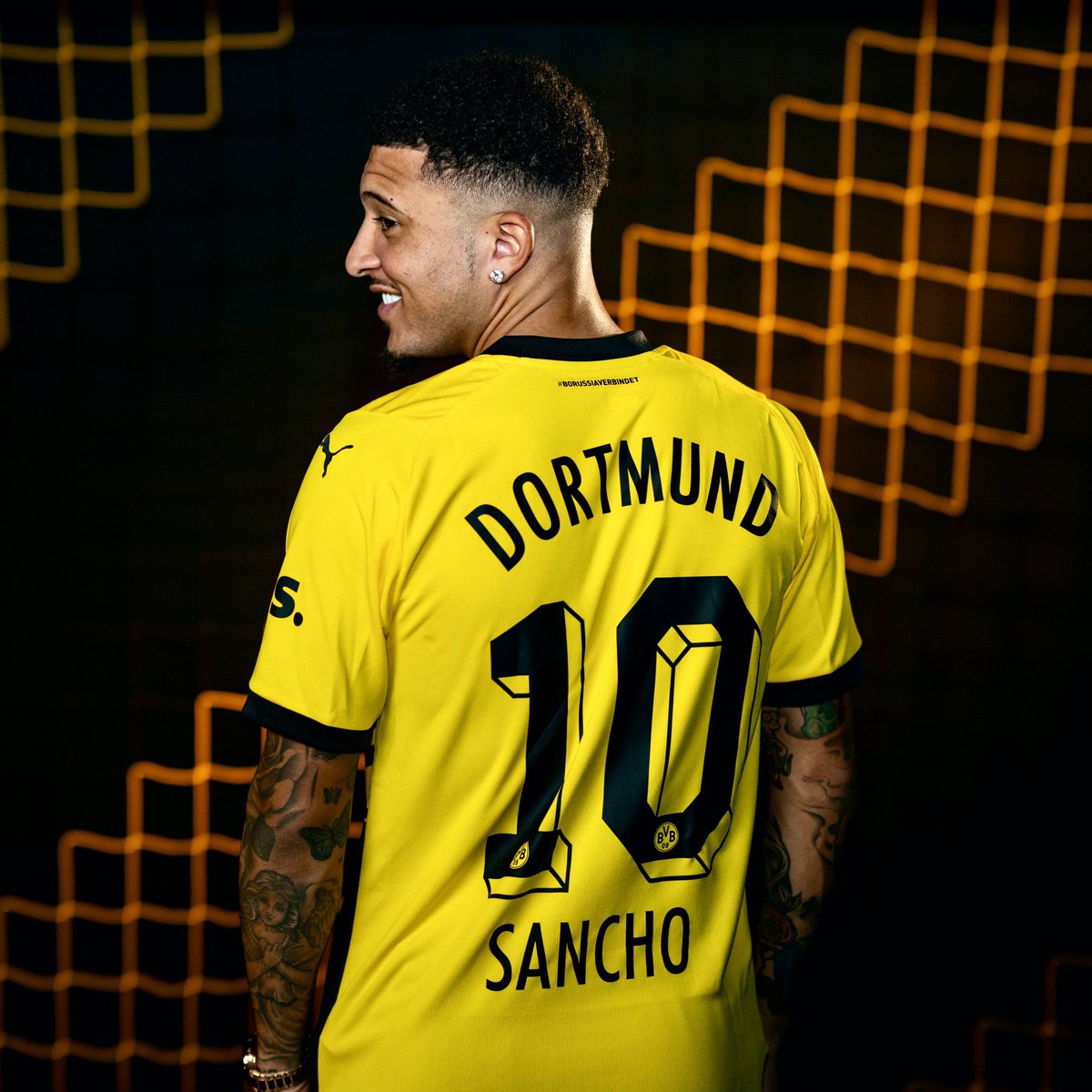 FabrizioRomano's tweet photo. 🟡⚫️ Jadon Sancho: “When I walked into the dressing room today, it felt like coming home. I've never lost contact with the people in charge”.

“I can’t wait to see my teammates again, play football with a smile on my face, assist and score goals and help BVB”. https://t.co/ldrWiJc0vV