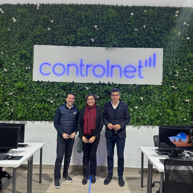 ceccadiz's tweet photo. ๐ค Bienvenida a #๐๐จ๐ง๐ญ๐ซ๐จ๐ฅ๐ง๐๐ญ, nueva asociada visitada por nuestra secretaria @carromat. La empresa, liderada por Josรฉ Marรญa Martรญn-Mateos y reciรฉn integrada en el grupo sueco #Lyvia, pretende convertir a Jerez en centro de desarrollo tecnolรณgico de Andalucรญa occidental. https://t.co/LrLkXpsRxa