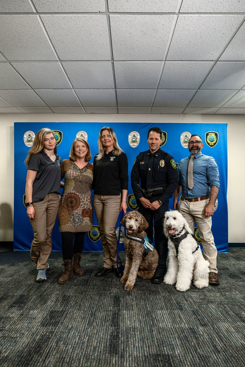 🐾 Exciting News! Detective Hope has arrived and officially joined her handler, Victim Service Advocate Tammy Jones, at the Family Justice Center this week!#DetectiveHope #TherapyDog #EmotionalSupport #CommunitySupport Watch on Instagram! instagram.com/reel/C19f7hYBa…