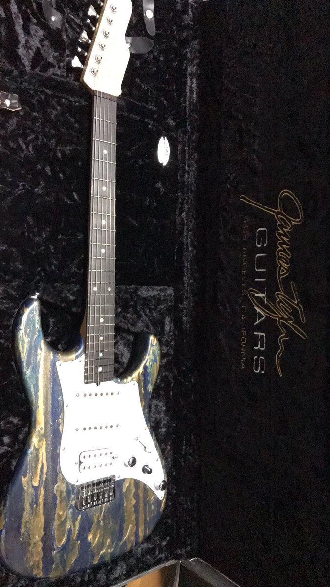 nomen1500's tweet photo. 2011年製のJames tyler USA Studio Elite HD Malibu beach shmear売ろうと思っています。

オプションのゴールドロゴだったりヒップショットのハードテイルがついていたりなかなかレアな仕様かと思われます。

値段は応相談です。
リプしていただければDM送ります。

#ギター売ります https://t.co/amEI1STAFw