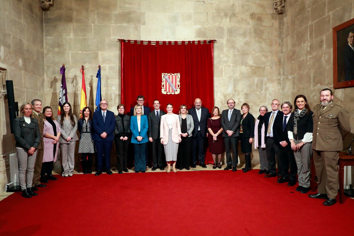 MargaProhens's tweet photo. Enhorabona als membres del Consell Assessor de Dret Civil que avui han pres possessió del seu càrrec. Animar-vos a fer feina des de la màxima responsabilitat i respecte al nostre ordenament jurídic i a la nostra idiosincràsia, a aquest Dret Civil que també ens defineix i ens explica com a poble i com a societat, i pensant en la realitat dels ciutadans i de les famílies de les Illes Balears.