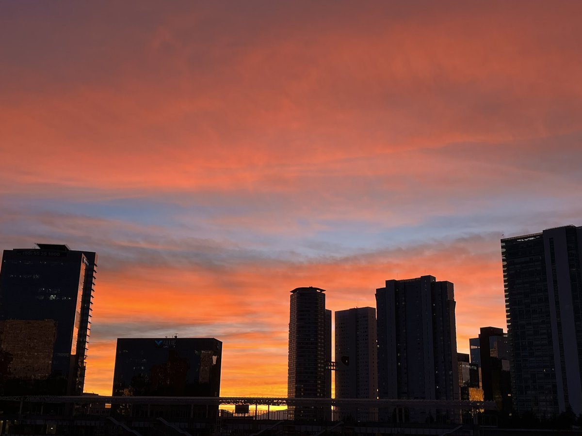Amanecer desde Cuajimalpa, un día súper especial para todo el <a href="/HIMFGsalud/">@HIMSalud</a> , saludos <a href="/asilascosasw/">Así Las Cosas</a> <a href="/warkentin/">Gabriela Warkentin</a> <a href="/jrisco/">Risco</a>