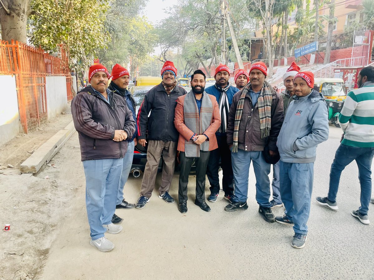 binu_menon's tweet photo. दिल्ली की ठंड में #जयश्रीराम का #भगवा कैप । 
राम जी की और से उपहार है । @narendramodi @M_Lekhi @blsanthosh @Virend_Sachdeva @PavanRanaRSS @RamvirBidhuri @BJP4Delhi @BJP4India https://t.co/jkEusHH9JB
