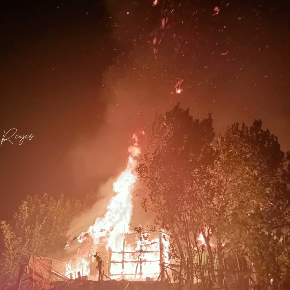 SRReyes22's tweet photo. A Fire broke out again in camp 5.
What is happening in camp?
#fire
#camp5
#rohingyarefugees
#Rohingya
#RohingyaNews
#RohingyaCrisis
@UNHCR_BGD @UNDP @UNICEFBD @UNGeneva
Date:11/01/2024 https://t.co/w1WaX64rdu