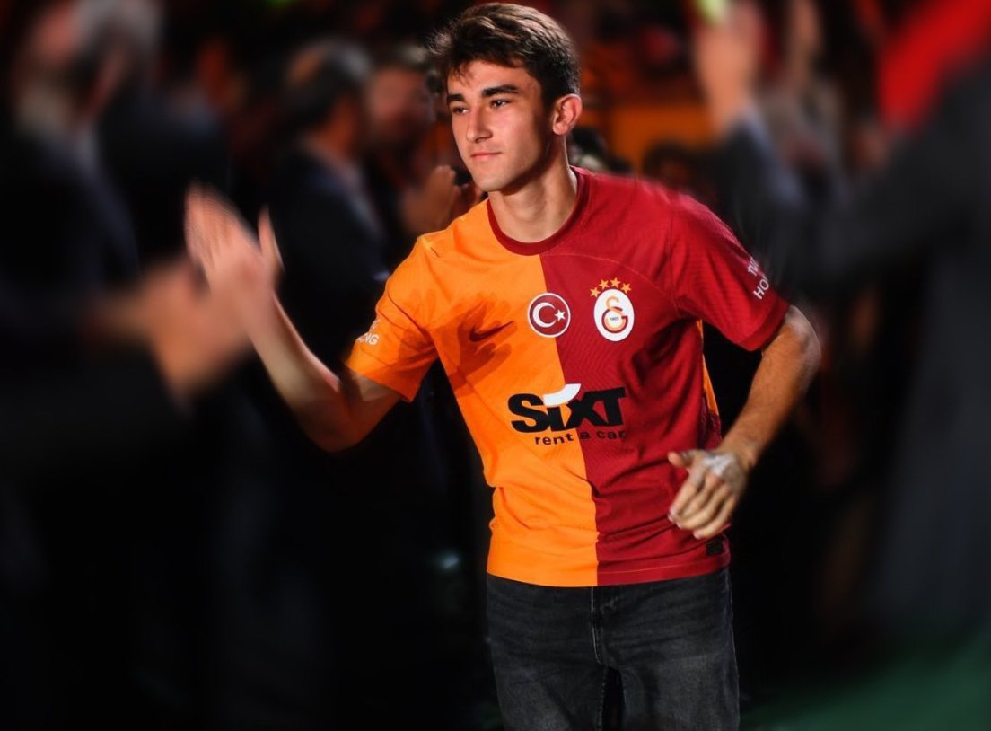 yellowredwall's tweet photo. Gün bugün! Haydi evlat!
#AliTurap https://t.co/Z4xGeu0CZD