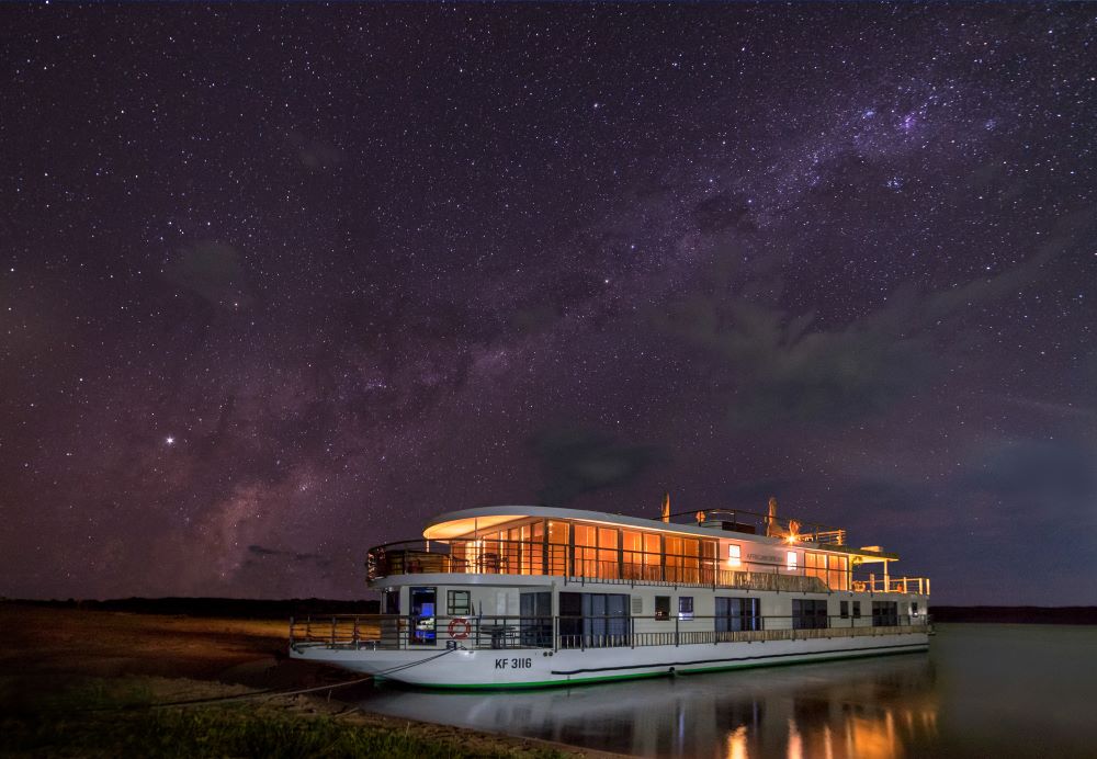 jrnyww's tweet photo. Listening to the roars of lion or the guffaws of hippo - moored on the shores of Lake Kariba in this luxury houseboat is a great way to spend an idyllic 3 or more days! But you will never be bored either!
 #africa #safari #travelafrica #journeysworldwide #travel #explore https://t.co/cCgjX0mXeM