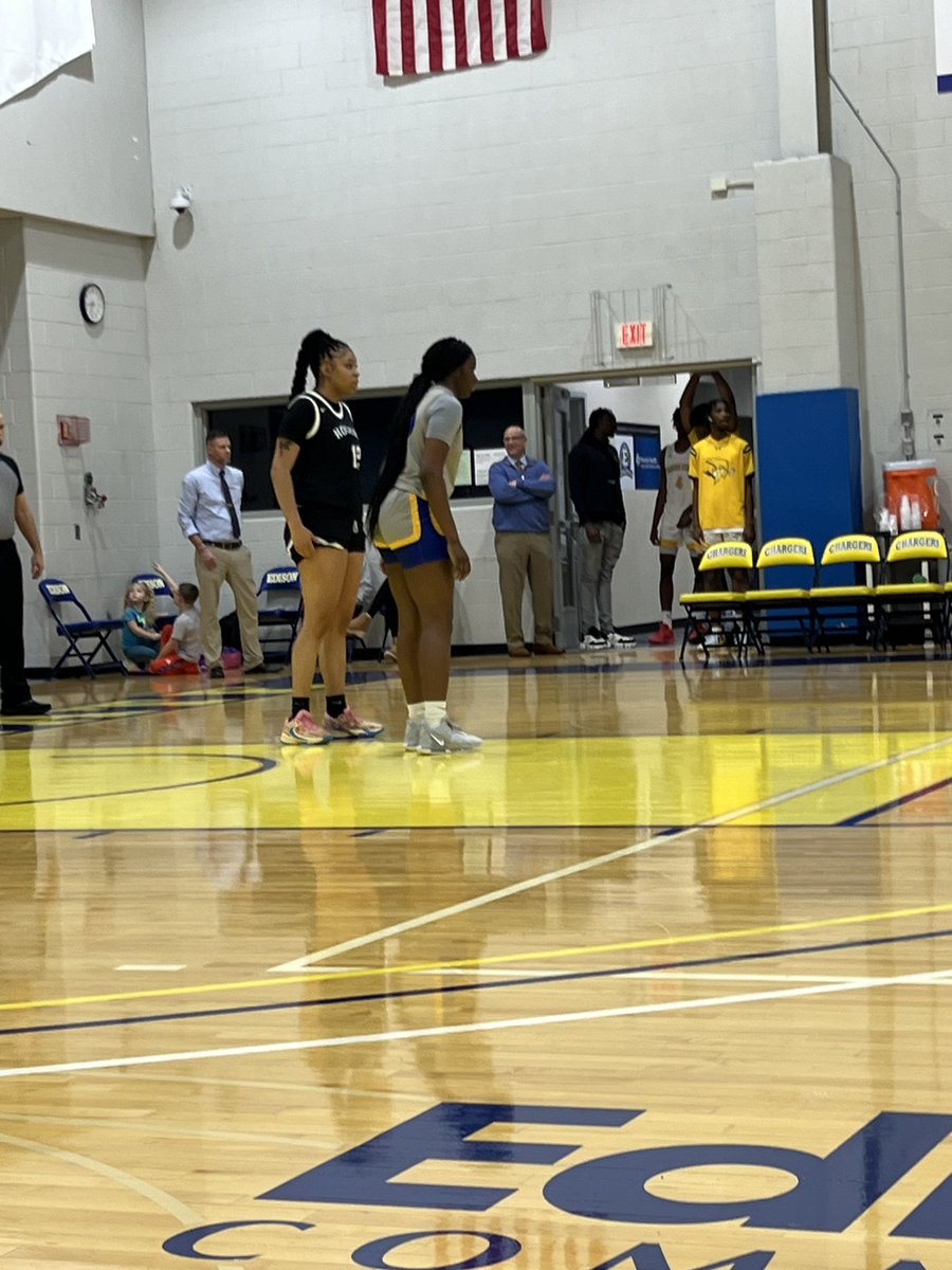 hiddengemsbball's tweet photo. Edison St vs Hocking was a great game between the girls and the guys too! 1 Soph girl, Tayen Brown is a solid prospect at Hocking for a 4yr college looking for a 3 & D guard who can play on or off the ball on both sides of it! 

Aminata Dicko is a freshman forward who is showing signs of having a great career at Edison St that will yield options after these 2 years are done! 

#HiddenGems #TeamHiddenGems #TheHiddenGems #HiddenGemsPhenom #TheHiddenGemsWay #FocusedOnProgression #GrowthAndDevelopment #ExposureAndImprovement #ValueWithValues #DemGems #3Stripes #Adidas #AspireHigher #MambaMentality #ShineOnEm @tayenbrown @aminata.aaa
