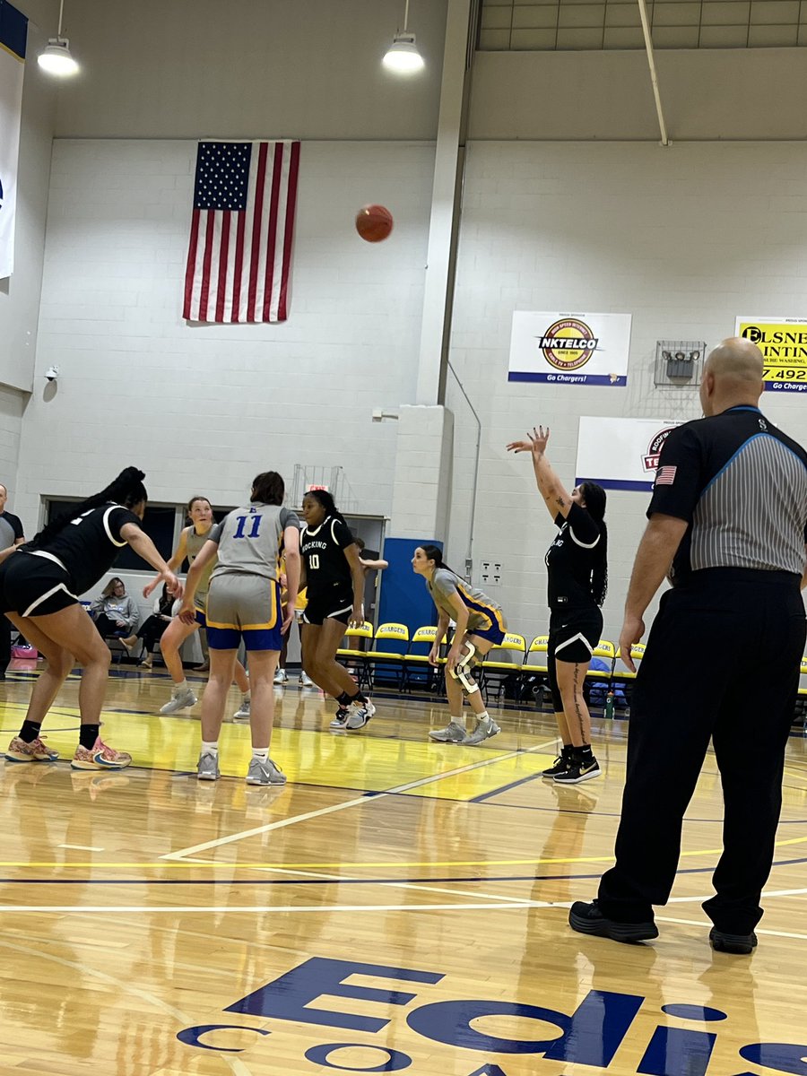 hiddengemsbball's tweet photo. Edison St vs Hocking was a great game between the girls and the guys too! 1 Soph girl, Tayen Brown is a solid prospect at Hocking for a 4yr college looking for a 3 & D guard who can play on or off the ball on both sides of it! 

Aminata Dicko is a freshman forward who is showing signs of having a great career at Edison St that will yield options after these 2 years are done! 

#HiddenGems #TeamHiddenGems #TheHiddenGems #HiddenGemsPhenom #TheHiddenGemsWay #FocusedOnProgression #GrowthAndDevelopment #ExposureAndImprovement #ValueWithValues #DemGems #3Stripes #Adidas #AspireHigher #MambaMentality #ShineOnEm @tayenbrown @aminata.aaa