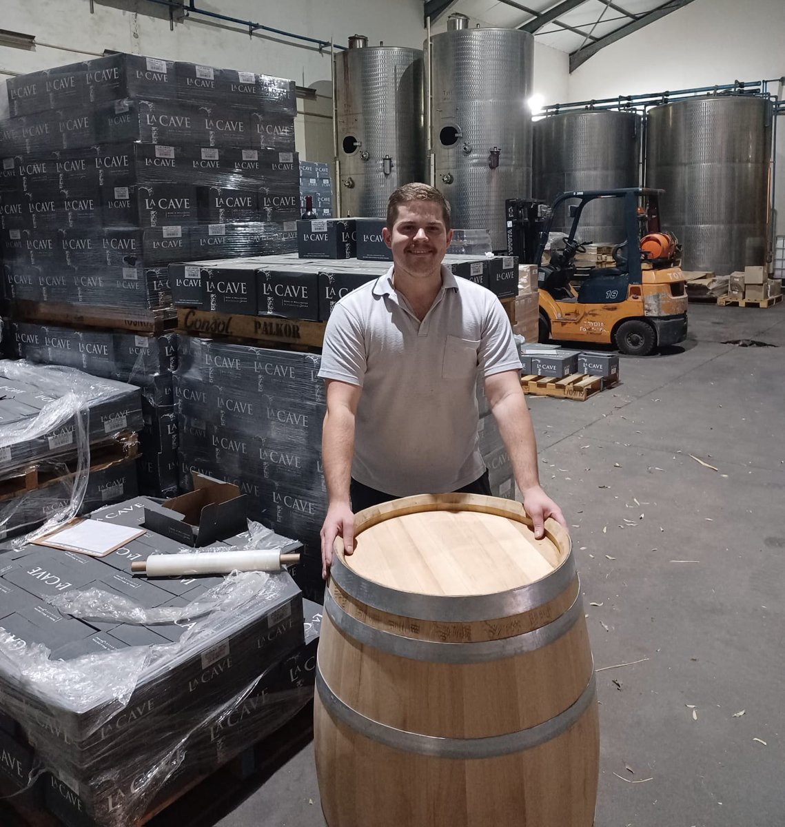 barriquesa's tweet photo. Hustling through the HOT day, delivering barrels one by one! 🚛🚛
Wellington Wines
Marklew Family Wines
Winemaker South Africa
#serbianoakbarrels #southafricanwine #winemaker #wineproducer #BarrelLife #BusyDay #DeliveryHustle https://t.co/hicNZKJGW7