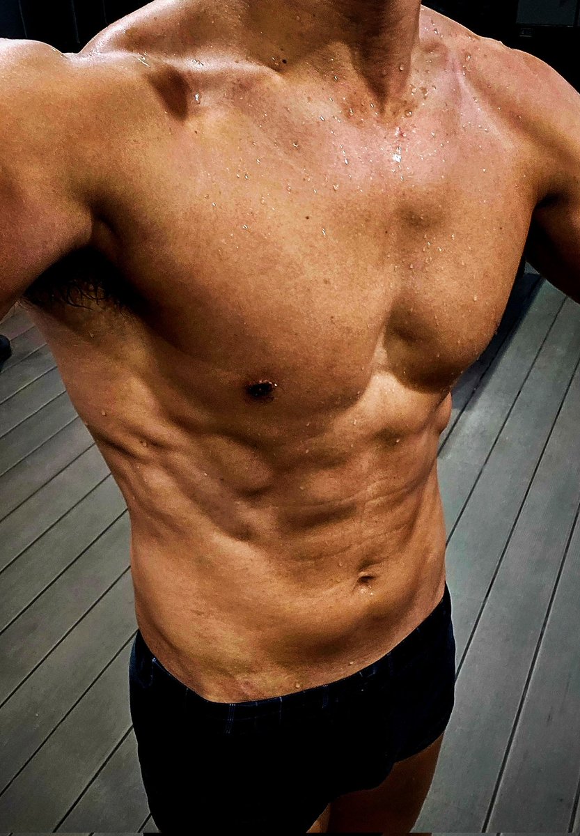 SamChen520520's tweet image. 紀錄 2024.01.11

重訓12組
捷式1200m
核心12組
今日份完成！

這禮拜把核心項目加入日常課表
加上每日飄移板和衝浪滑板活動
感覺核心隨時都在燃燒🥵

但我的身體告訴我
我喜歡這種燃燒的feel 🥰

健人果然有M屬性 😝

#健人
#M屬性