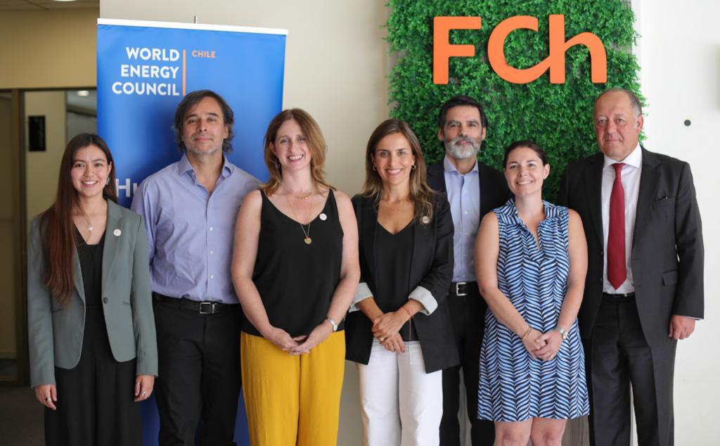 WEC_Chile's tweet photo. NOTICIA | @fundacionchile y @WEC_Chile relanzaron una alianza estratégica cuyo foco estará en buscar iniciativas innovadoras, que involucren la colaboración público-privada, y que impulsen el desarrollo energético sustentable en el país.

#HumanisingEnergy https://t.co/W9huMOdoPB