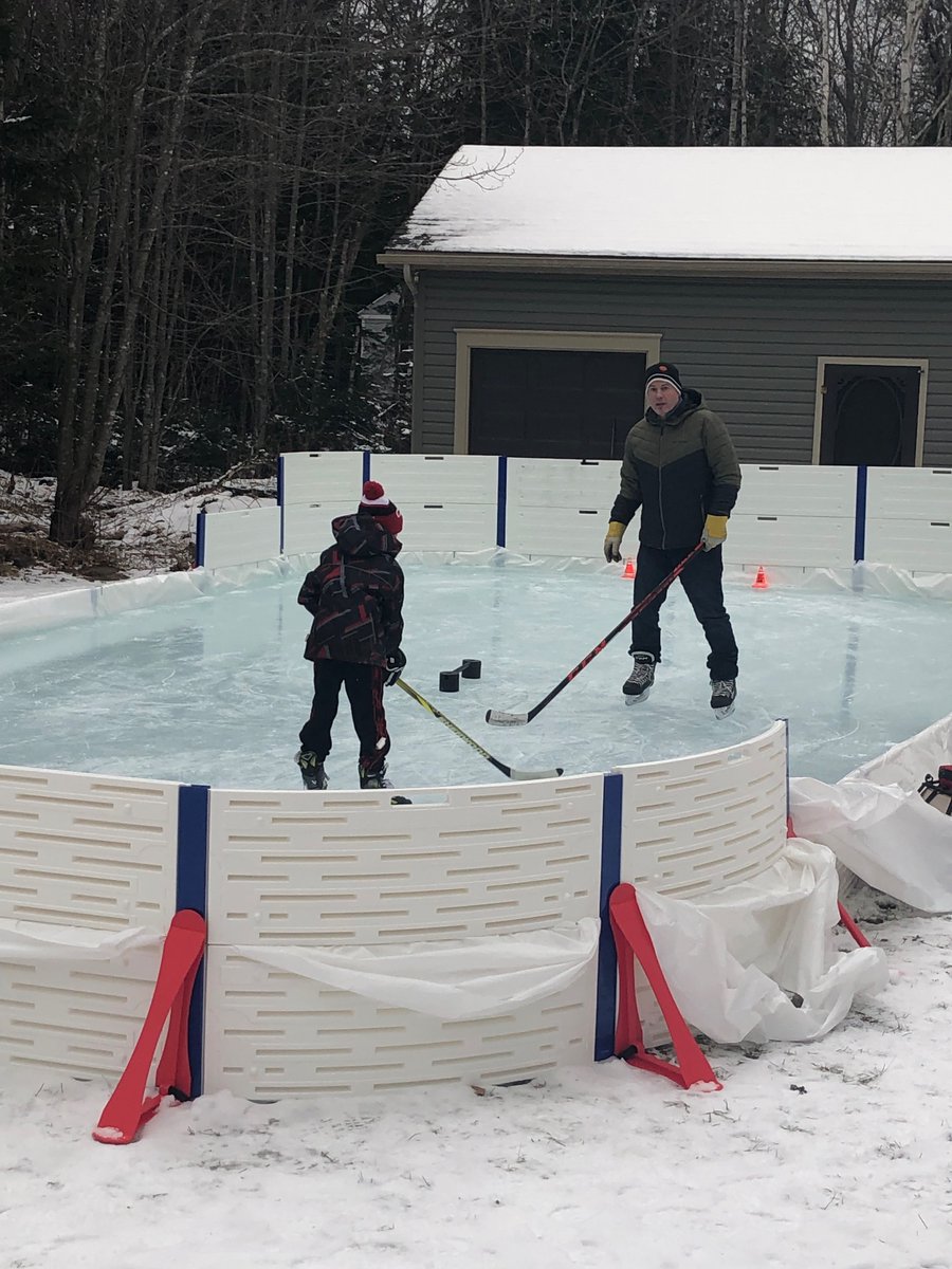 We finally had some cold weather on the weekend ,  and were able to get out on the backyard rink.