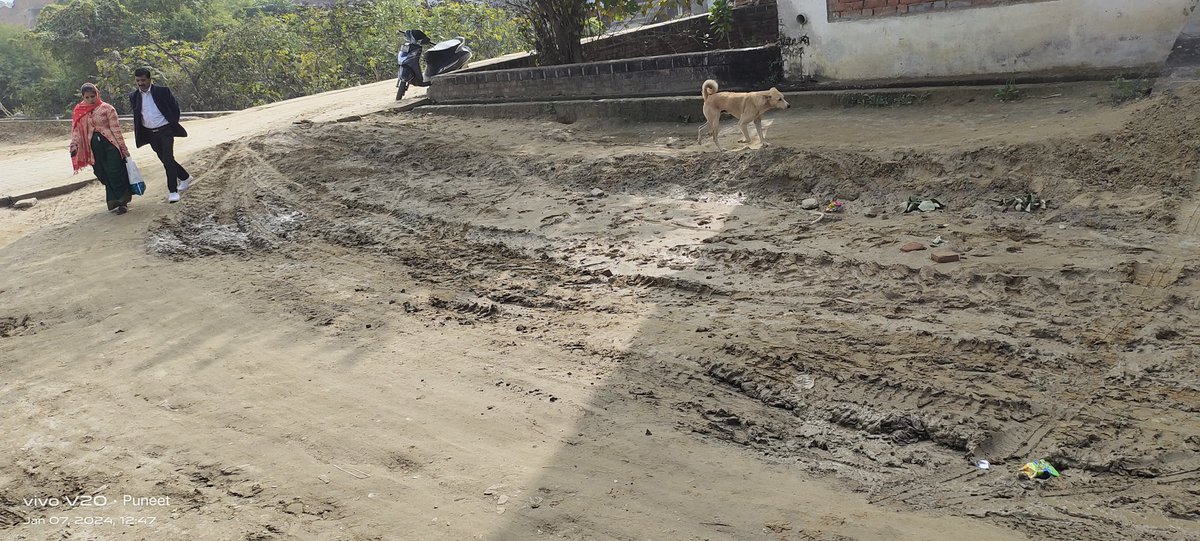 #Unnao <a href="/myogiadityanath/">Yogi Adityanath</a> <a href="/myogioffice/">Yogi Adityanath Office</a> के विकास कार्यों को पलीता लगाने का ठेका शुक्लागंज के  गायत्री नगर इलाके के सभासद जयकिशन जैकी ने लिया है ।
जहां आम जनमानस को रोड कि जगह गड्डे ही गड्डे नजर आएंगे