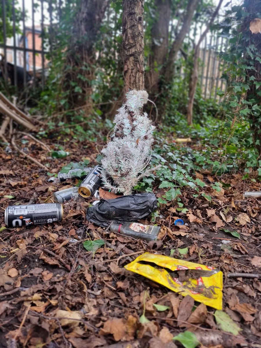 Litterwatch1's tweet photo. We removed 45 bags of #litter, 2 shopping trolleys, a football net, hundreds of cans!
Thank you to the team for their hard work

#volunteerssmashingit #litterpickingisfun #socialvalue #volunteering #cleanup #keeepbritaintidy #goodexercise #newyear2024 @SercoESUK @sandwellcouncil https://t.co/DZiPGzYSE2