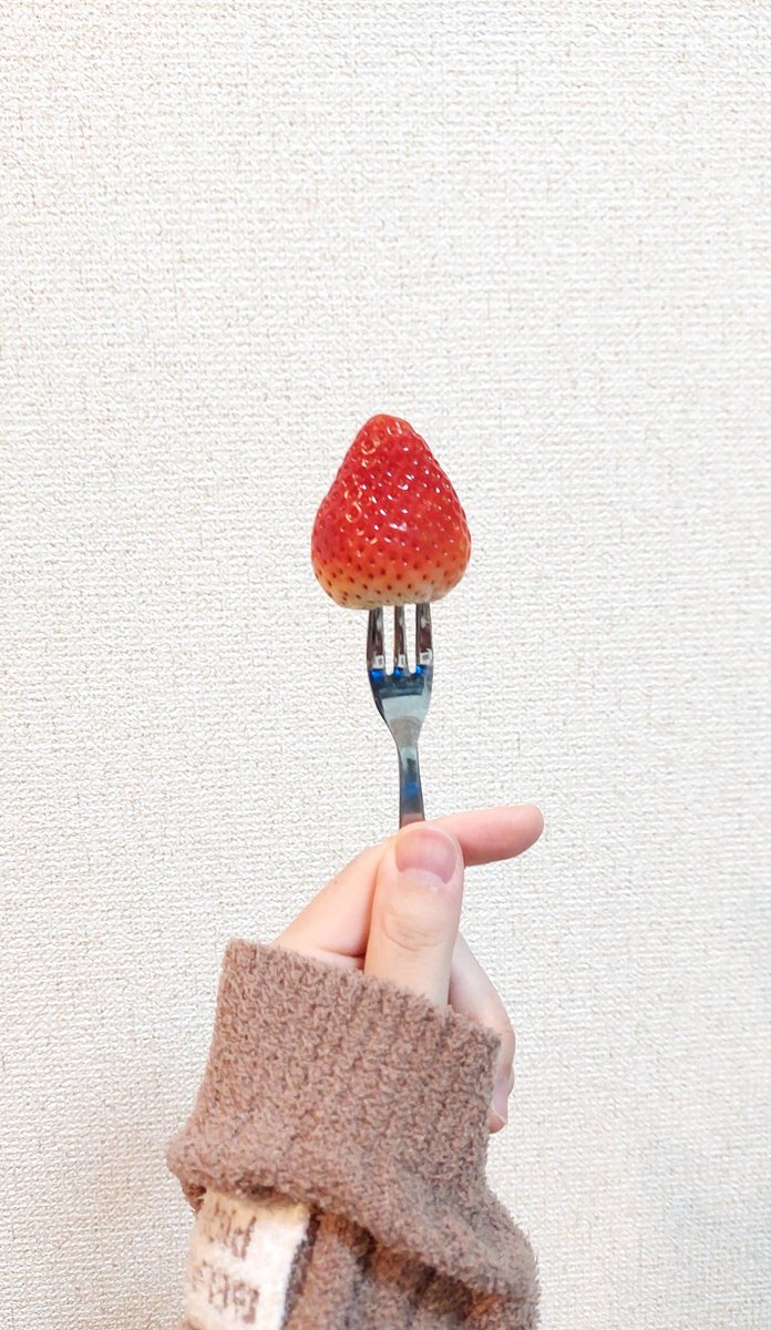 Kyomu_DIVE's tweet photo. 夫といちご食べてる
いい夜 https://t.co/4bg9kZwduq