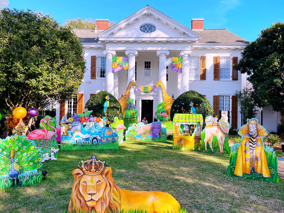 DavidMora's tweet photo. Throwback Thursday: House Float edition! 🦚🦩🦜🦭🦒🦙🦓

#HouseFloat #NewOrleans #TBT https://t.co/lM28ige8oB