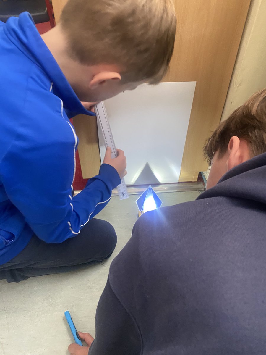 MsWardPBIS's tweet photo. We have scientists in the making! In year 6, we have investigated if the distance of the light source impacts the size of the shadow. We focused on making it a fair test and the different variables 🔦 #science #investigation #variables #fairtest https://t.co/CgeAazD1lx