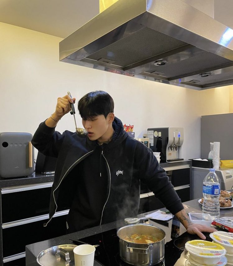 ㅤ

Bom dia, X! Me deem bom dia. Já tomaram café da manhã? ㅤ

ㅤ