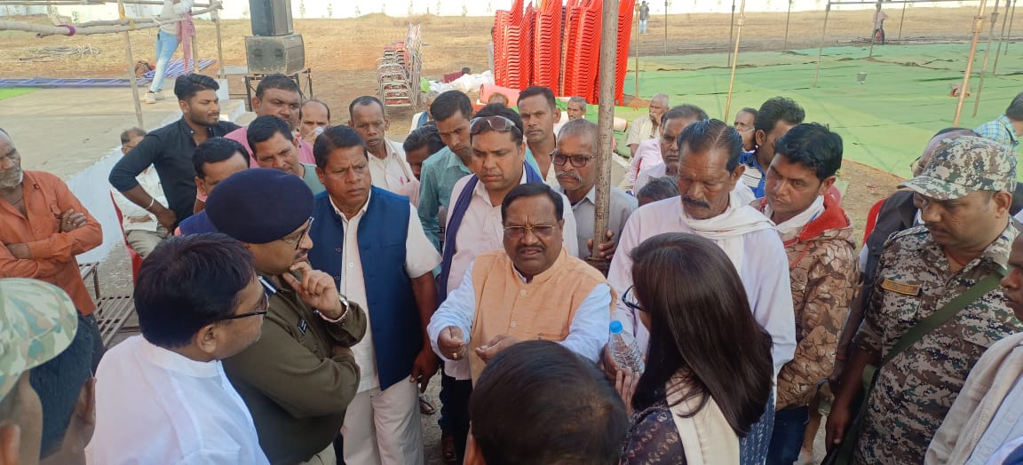 Sanwlaramdahre's tweet photo. कल प्रदेश के यशस्वी मुख्यमंत्री माननीय श्री @vishnudsai जी का मिनी गिरौदपुरी धाम में आगमन होना है कार्यक्रम स्थल का कलेक्टर व पुलिस प्रशासन के साथ निरीक्षण किया।

@narendramodi @JPNadda @BJP4CGState @OmMathur_bjp @KiranDeoBJP @BJP4India https://t.co/eHP54LLQY8