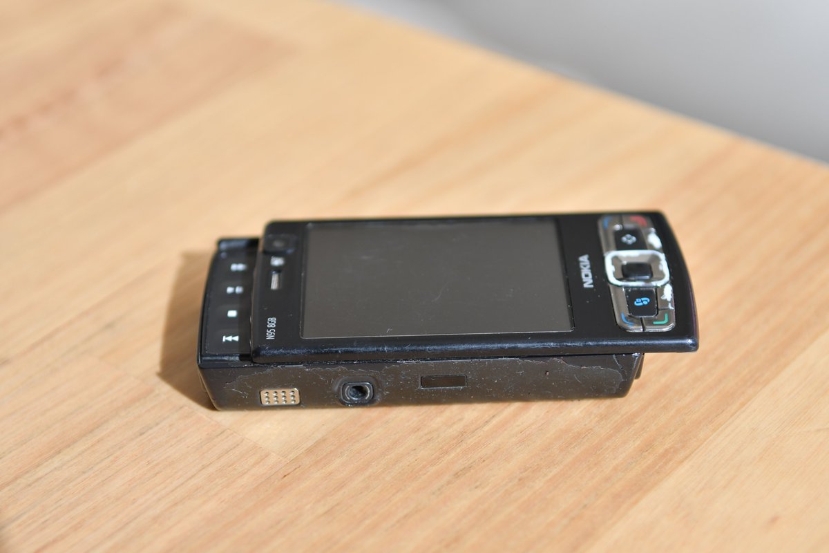 tickxr's tweet photo. hmm  @nokia #lumia #nokia #n95 https://t.co/Au1K0mWhk6