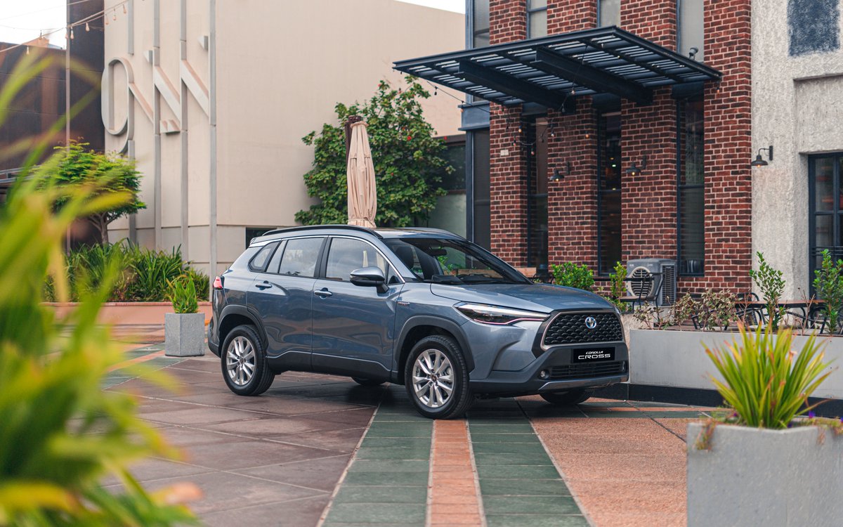 تتميز تويوتا Corolla Cross بالعديد من المزايا لضمان أعلى مستويات الأداء بالإضافة للراحة التامة والإطلالة الحصرية.

Standing out with a range of features to ensure top-performance, along with complete comfort and exclusive styling.

 #ToyotaBahrain #CorollaCross #تويوتا_البحرين