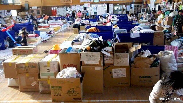 ส่งเกม ส่งไพ่ ไปให้เล่น
เพื่อช่วยให้หายเครียด

มึงงงง เค้าเครียดกว่าเดิม

Othello ขาดไปตัว เล่นยังไงก่อน
ไพ่ ไม่ครบสำรับ จะให้เค้าเอาไปเล่นเขี่ยไพ่แทนเหรอ

ขยะทั้งนั้นเลย ส่งไม่คิด