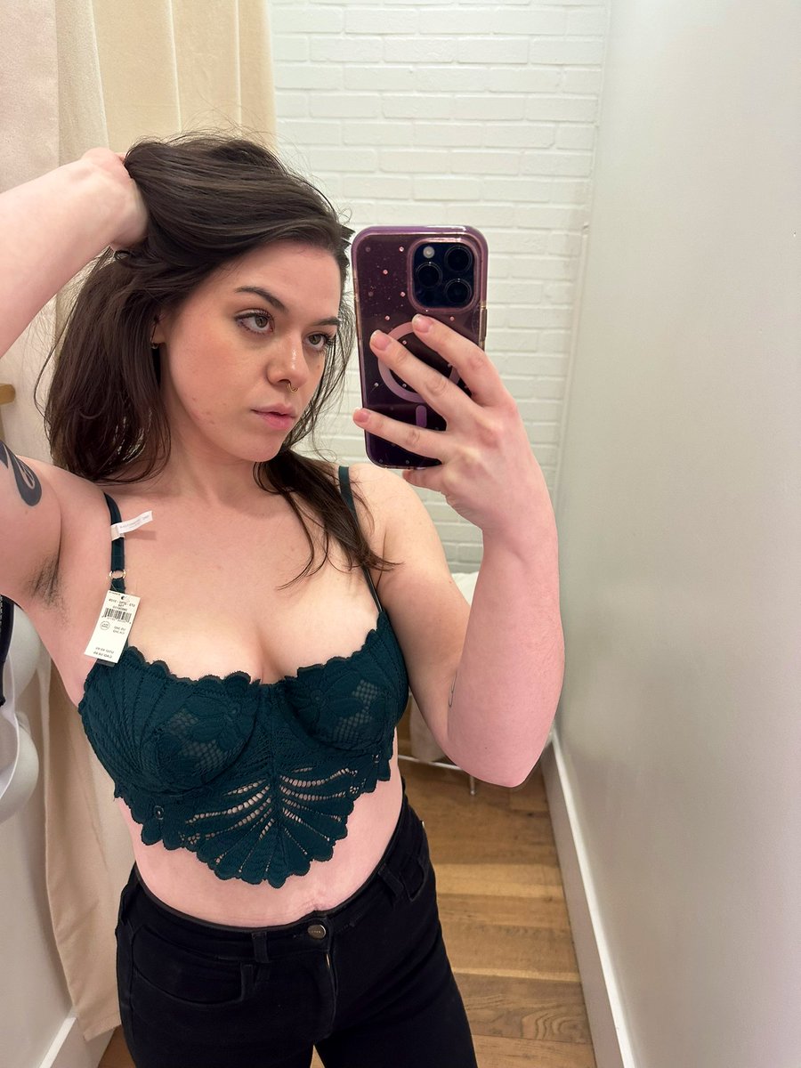 Rose Thorne 🥀 tweet media