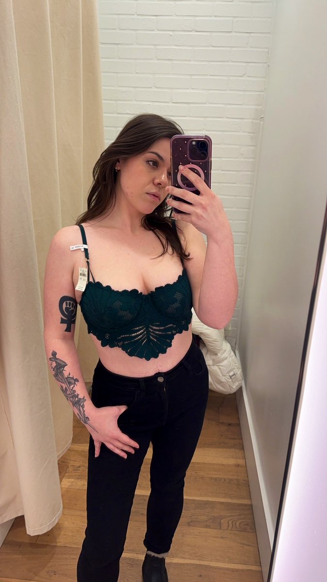 Rose Thorne 🥀 tweet media