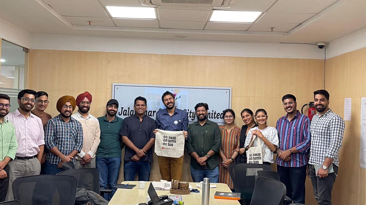 icareforlungs's tweet photo. #CleanAir takes center stage at Jalandhar, Punjab! Dr. Tanvir Bakhshi, our #DoctorsForCleanAir champion, inspires the @Smart_Jalandhar team to prioritize clean air & its impact on our health.
Here’s to one informed step at a time✊ https://t.co/MLLBbLjTH8