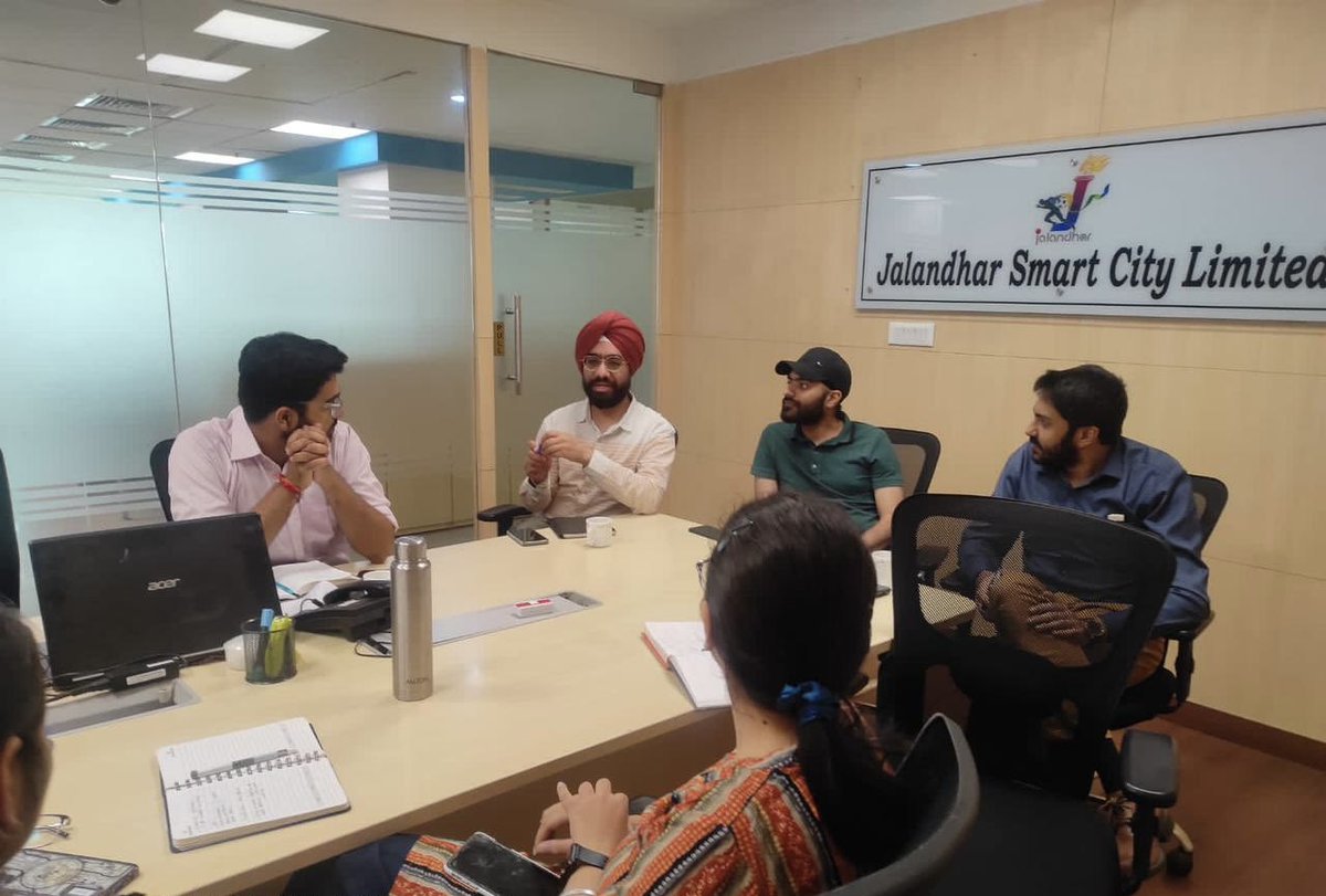 icareforlungs's tweet photo. #CleanAir takes center stage at Jalandhar, Punjab! Dr. Tanvir Bakhshi, our #DoctorsForCleanAir champion, inspires the @Smart_Jalandhar team to prioritize clean air & its impact on our health.
Here’s to one informed step at a time✊ https://t.co/MLLBbLjTH8