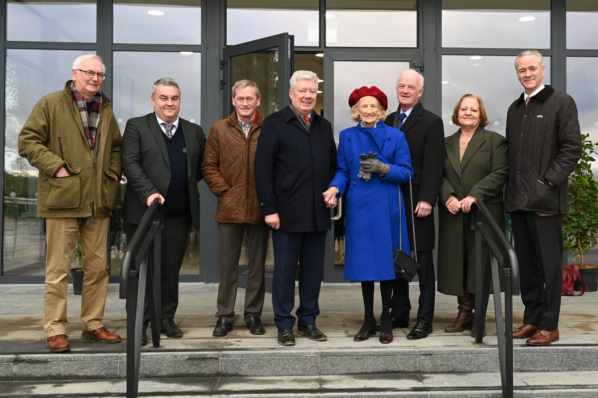 REDMILLSHorse's tweet photo. A very special occasion for the @GowranPark1 Racecourse team, as the new weigh room was officially opened by Maureen and Willie Mullins, alongside Racecourse Chairman Joe Connolly and Manager Eddie Scally. The new facility includes state of the art facilities for jockeys, IHRB stewards, press and media partners. All roads now lead to @Goffs1866  Thyestes Day, 25th January & the #REDMILLS Raceday, 17th February #FeedYourDesireToWin 📷📷