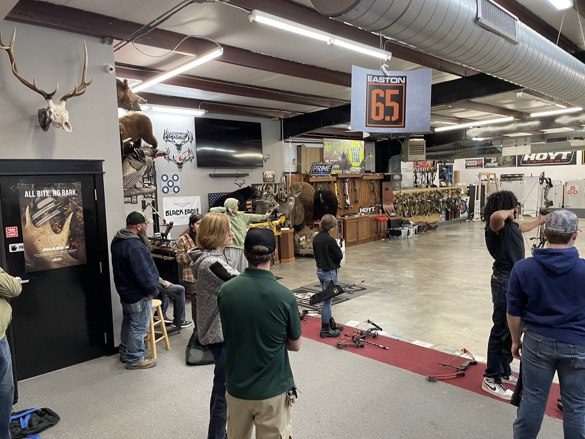 egrippa44's tweet photo. Great turnout at our first Archery club get together yesterday.  So excited to introduce these young people to the sport of archery!  #WolvesArcheryClub #WCHighSchool https://t.co/XPr0rOYD0N