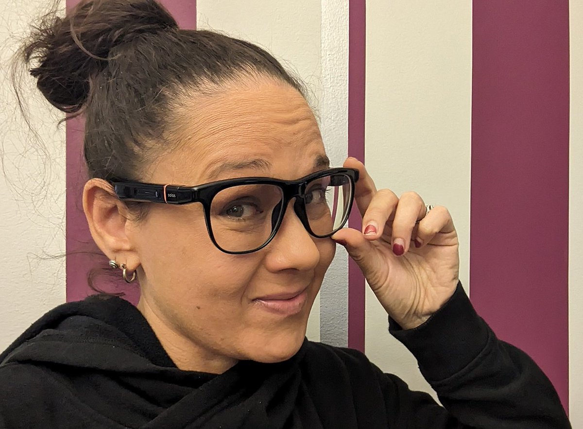 MontissolSteve1's tweet photo. Au @CES 2024 @Solos a présenté la nouvelle mise à jour de ses lunettes connectées #AirGo3, capables de traduire des paroles en temps réel. Désormais, l’appareil pourra servir d’interprète lors de conversations de groupe. Grâce à #ChatGPT et #Whisper d'@OpenAI.
#TomsGuide #AyTèk https://t.co/XYcSvBuYqh