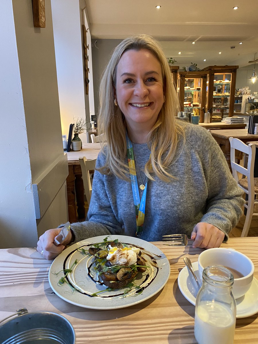Wonderful to celebrate another #WorkAnniversary with @SarahCJohnston marking 1 year with <a href="/EdinDogCatHome/">Edinburgh Dog and Cat Home</a> over some lovely brekkie! Sarah has been a joy to have on the team &amp; I can’t wait to see what more she will achieve 🤩