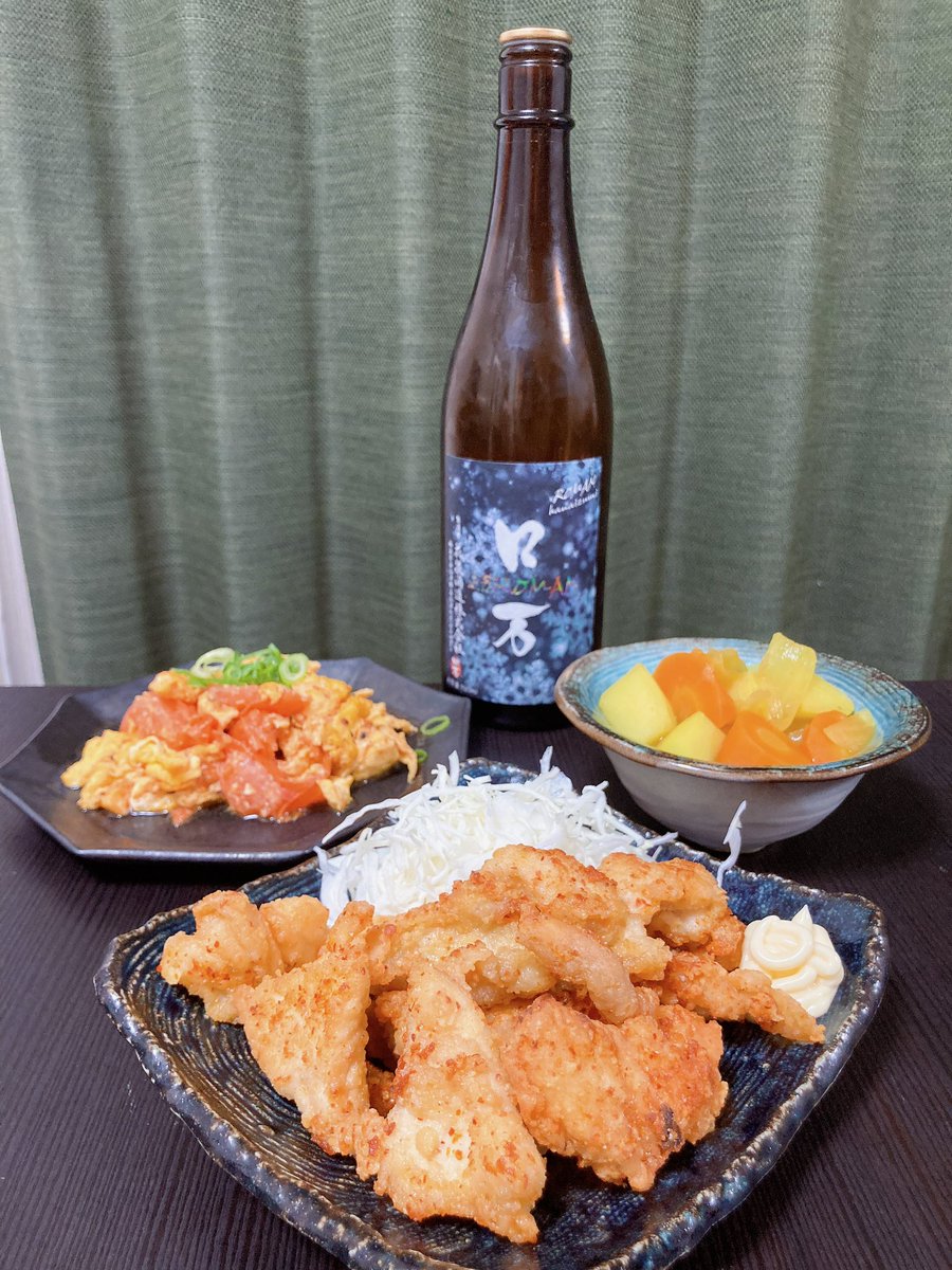 u_feast's tweet photo. 今日の夕飯🐼
🥢おつまみチキン
🥢卵とトマトの中華風炒め
🥢カレー風ポトフ
お相手は🍶#ロ万 #ZEROMAN #生酒
1つ仕事終わらせてちょっとした充実感
次の締切も迫ってきてる
#おうちごはん #日本酒 https://t.co/IdJrY5hrHI