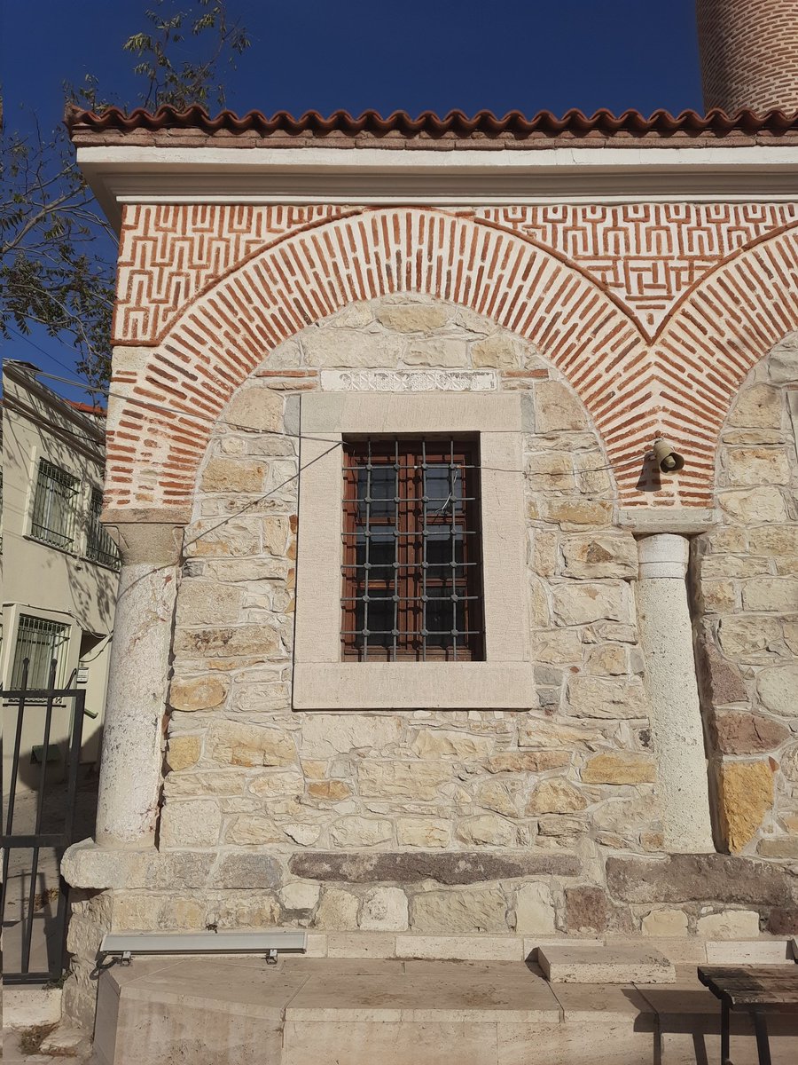 InsaniMimari's tweet photo. Tuğla minaresi, dev��irme malzeme kullanımı ve şadırvanıyla dikkati çeken 16.yy yapısı Hacı Turhan Kapan Camii
📍Urla/İzmir https://t.co/LPpqnPIJj0