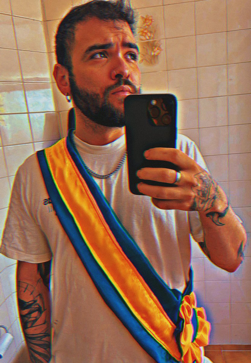 caso alguém esteja pensando em realmente me matar em algum show, só queria avisar que a produção já desenrolou colete pra mim e detector de metal na entrada e segurança armado também. ou seja, é bom você ser muito bom com zarabatana pra me acertar na cabeça. 

digam o que