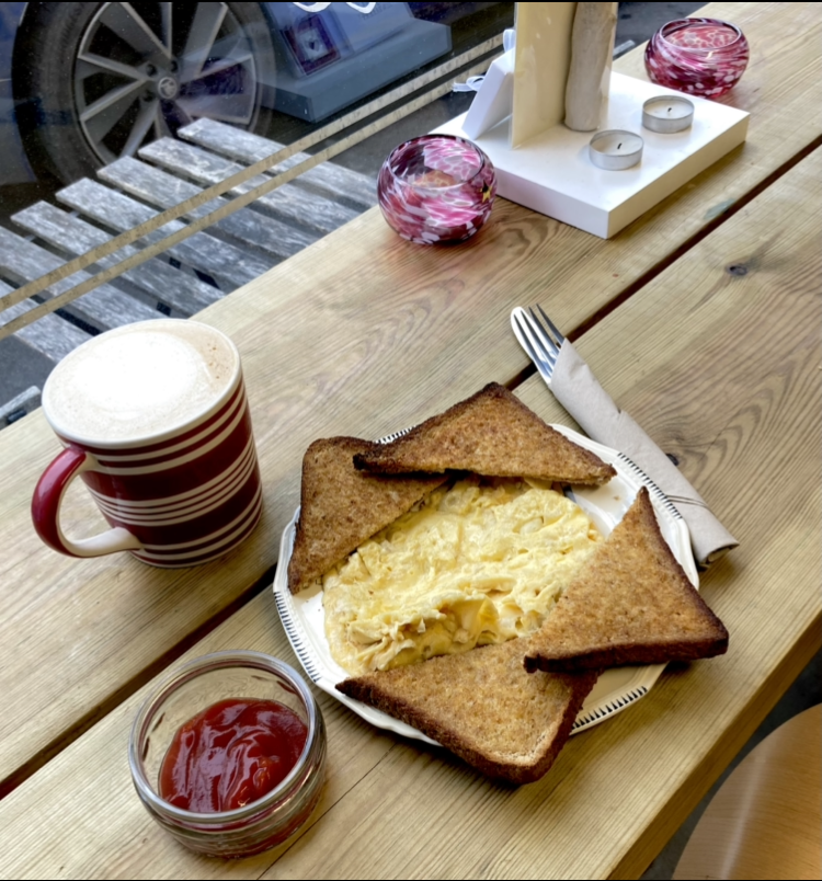 BathAquaGlass's tweet image. Head on down to @cafebythefurnace for this &amp;amp; more! Whether you need to fuel up with a full English breakfast or just want a bacon sandwich, come &amp;amp; stop in!

l8r.it/2vmN

#freshisbest #cafelife #bathcafe #lovewalcot #breakfasts #artisanquarter #eatsleepbath #batheats