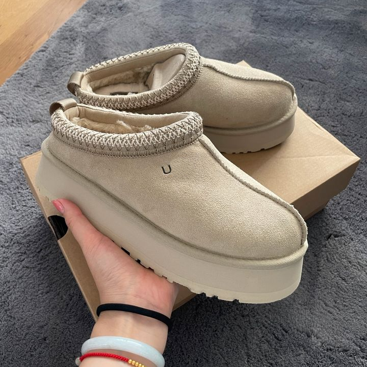 #FashionFinds #musthaveproducts #slipperdupes #footwearfashion #styleonpointt #tazzslipper
#woolbooties #DesignerDupes #platformslippers #FashionistaFaves #ComfortableStyle #FootwearObsession #shoelovers #wardrobeessentials #shoptillyoudrop
Product LINK -
sale.dhgate.com/0VtevE11