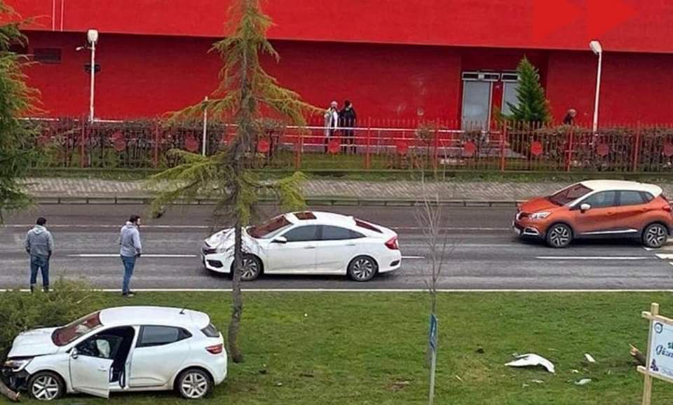 orduaktuel_'s tweet photo. Ordu Altınordu İlçesi Sağra Mevkiinde trafik kazası meydana geldi. Kaza maddi hasarla atlatıldı.
.
.
.
.
.
#Galatasaray #SVSvGS #aliturap #dolar #altın https://t.co/9dFvH1tOIV