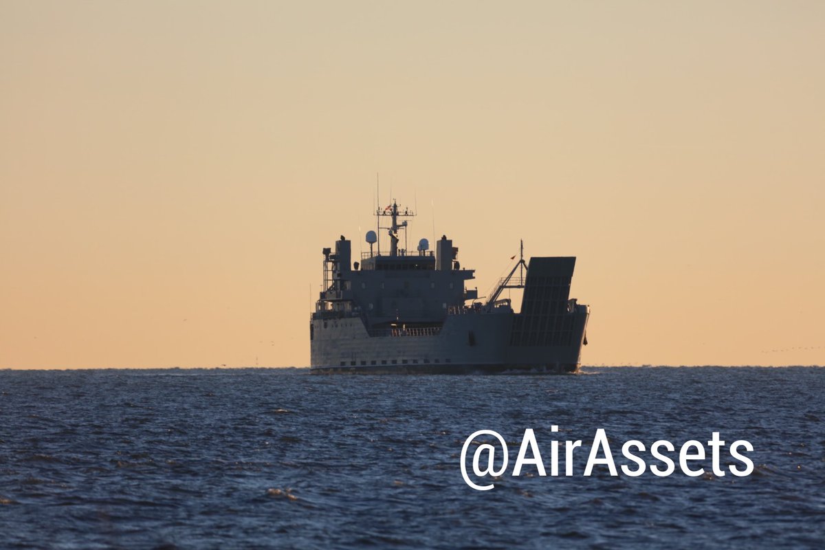 AirAssets's tweet photo. 09:00 Easterntime 11 January 2024 Inbound from sea came the USAV CW3 Harold C. Clinger (LSV-2) a General Frank S. Besson Jr.-class roll-on/roll-off ship of US Army passing the outbound CG-64 USS Gettysburg. 

#lsv2 #CW3HaroldCClinger https://t.co/dhoQZkSGxL