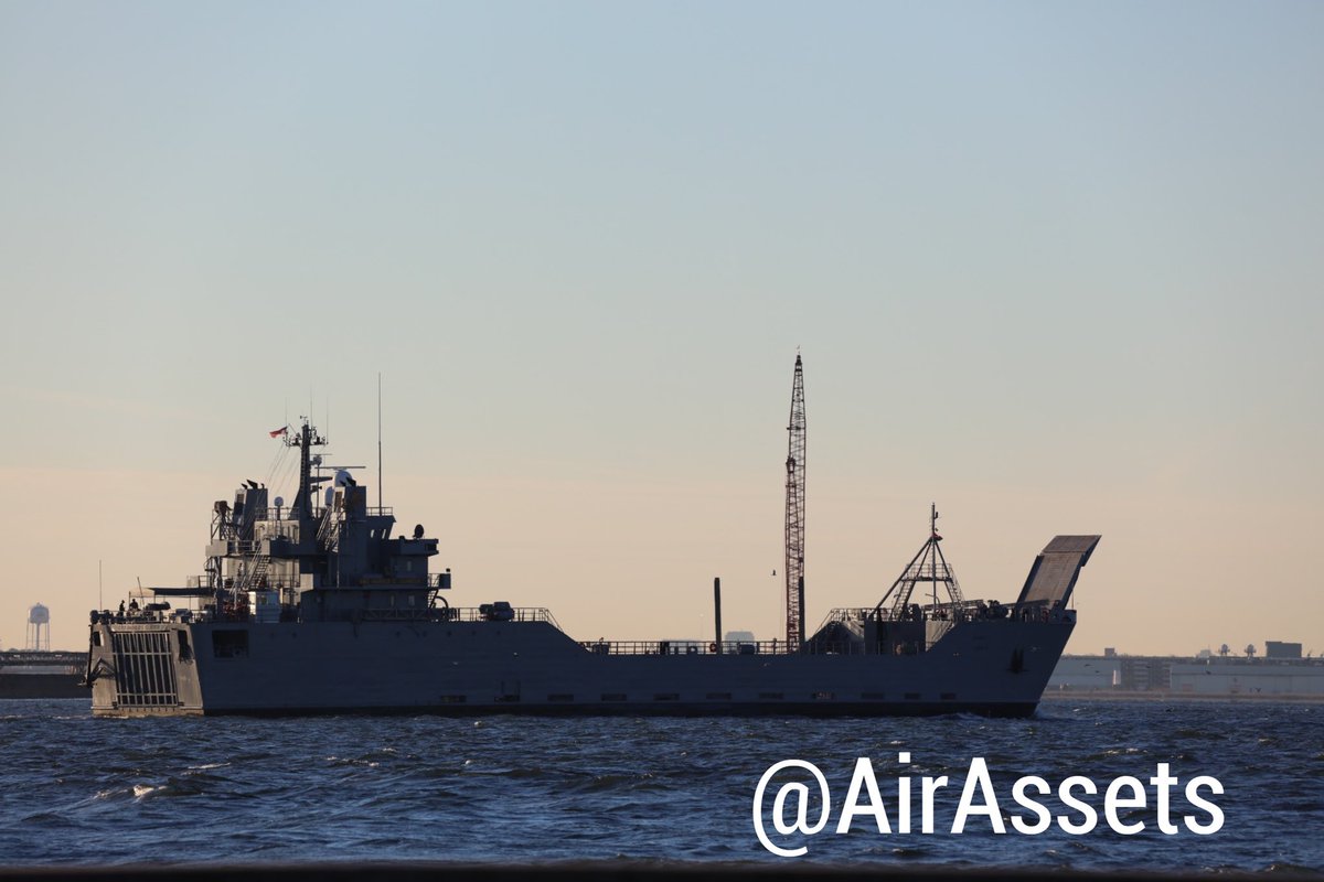 AirAssets's tweet photo. 09:00 Easterntime 11 January 2024 Inbound from sea came the USAV CW3 Harold C. Clinger (LSV-2) a General Frank S. Besson Jr.-class roll-on/roll-off ship of US Army passing the outbound CG-64 USS Gettysburg. 

#lsv2 #CW3HaroldCClinger https://t.co/dhoQZkSGxL