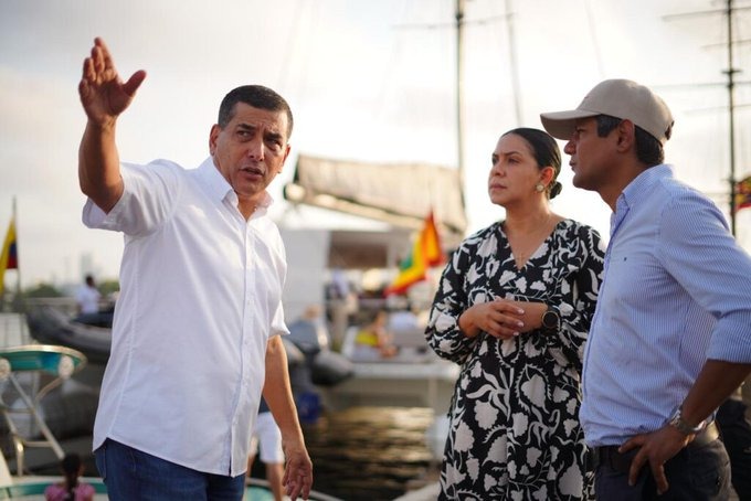 .<a href="/dumek_turbay/">Dumek Turbay Paz</a> se fue para el muelle de La Bodeguita y dio la orden de su recuperación. Deben estar listos los trabajos para la temporada de Semana Santa #Cartagena