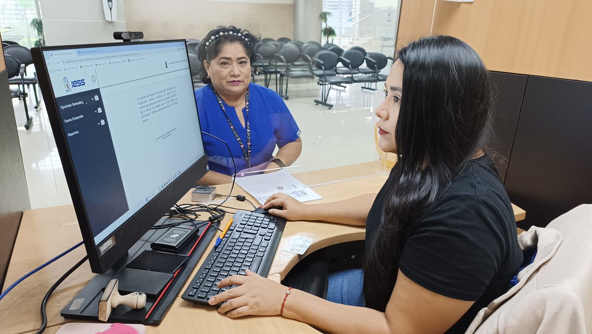 IESSGuayas's tweet photo. #IESSteInforma | González T., fue una de las primeras aseguradas en acudir al Centro de Atención Universal  de la Dirección Provincial del @IESSGuayas para actualizar sus datos. 

✅ Hoy todas nuestras dependencias atienden con normalidad. https://t.co/0LEojRD0ON