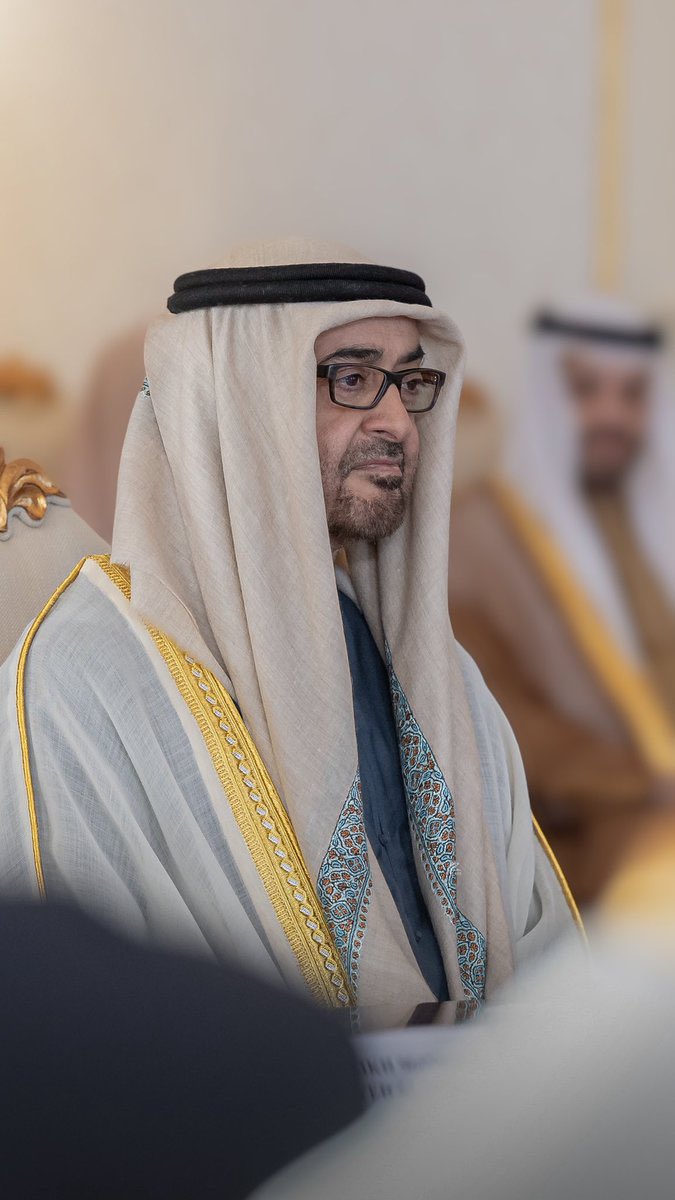 النادر وحيد التواصيف الشامخ العالي سيدي الرئيس القائد المفدى الفذ سمو الشيخ محمد بن زايد حفظه الله ورعاه وسدد خطاه